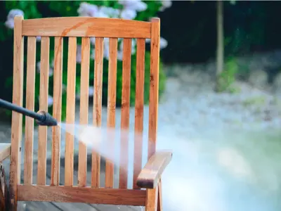 Tuinmeubels schoonmaken